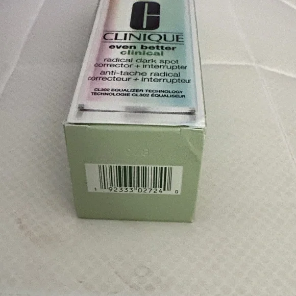 Clinique Even Better Clinical Serum with Silver and White Design - Picture 4 of 4